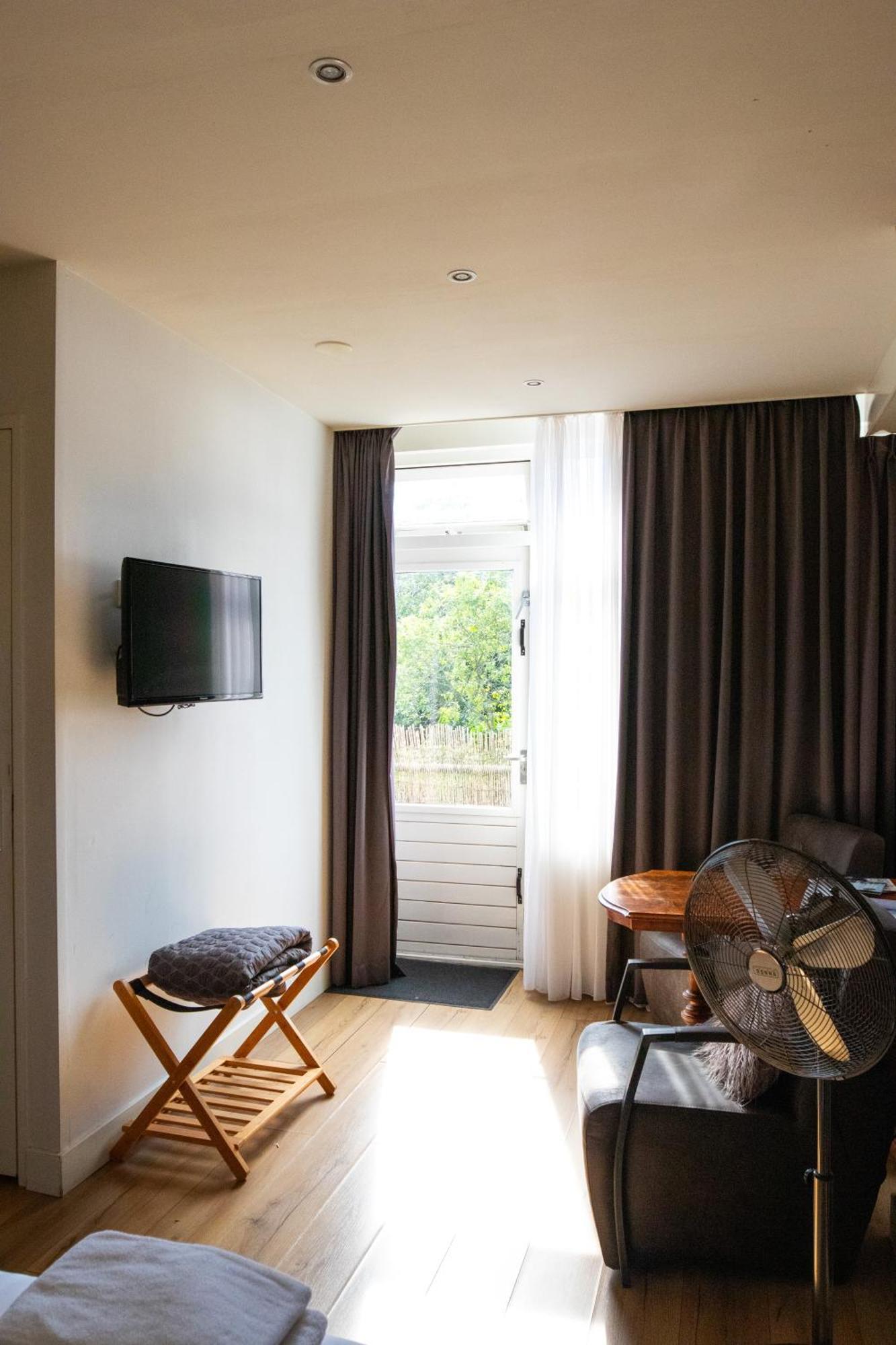 Cafe 'T Vonderke Bed & Breakfast Eindhoven Ngoại thất bức ảnh